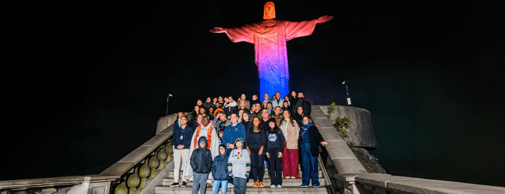 o cristo redentor vestiu novas cores no dia mundial da ti veja como foi