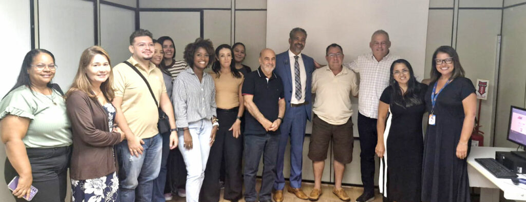 empresários e profissionais debatem novo cenário trabalhista em encontro no ti rio