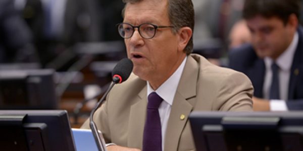 CCJ-tem-novo-embate-e-nao-vota-projeto-sobre-terceirizacoes-1