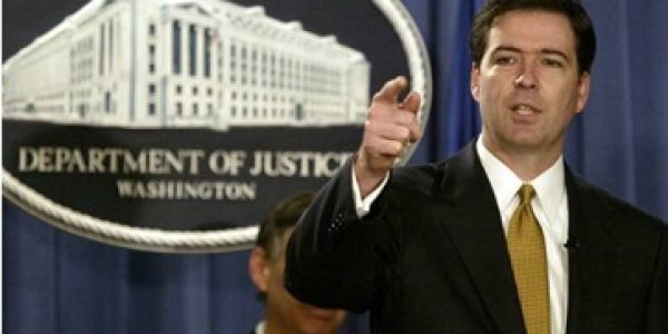 Diretor-do-FBI-recomenda-cobrir-camera-do-laptop-com-fita-adesiva