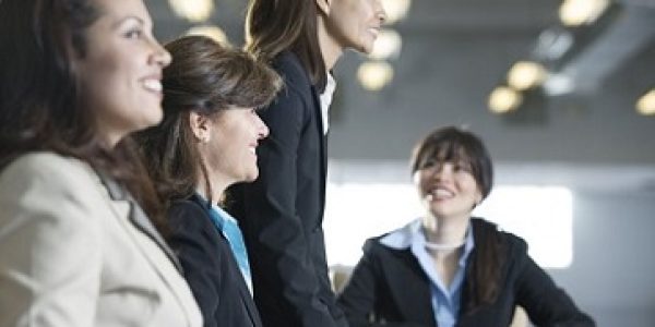 Duas-bolsas-de-estudo-so-para-mulheres-tem-inscricoes-abertas