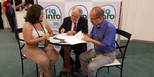 Foto-Assinatura-da-CCT-2015-2017