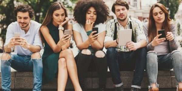 Geracao-Y-da-mais-importancia-a-conexao-com-internet-do-que-a-servicos-basicos