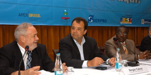 Governador-Entrega-Premio-Solucao-Rio-Info-2007