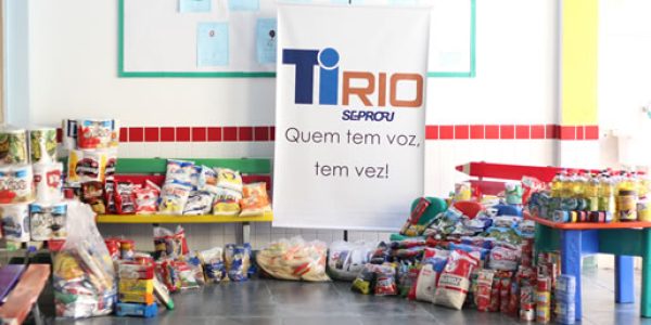 TI-Rio-doa-cerca-meia-tonelada-alimentos