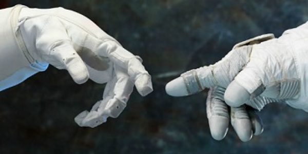 Voce-aceitaria-conselhos-de-um-robo