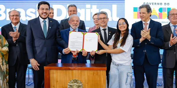 brasil estabelece marco legal para crianças em mídias sociais e serviços digitais